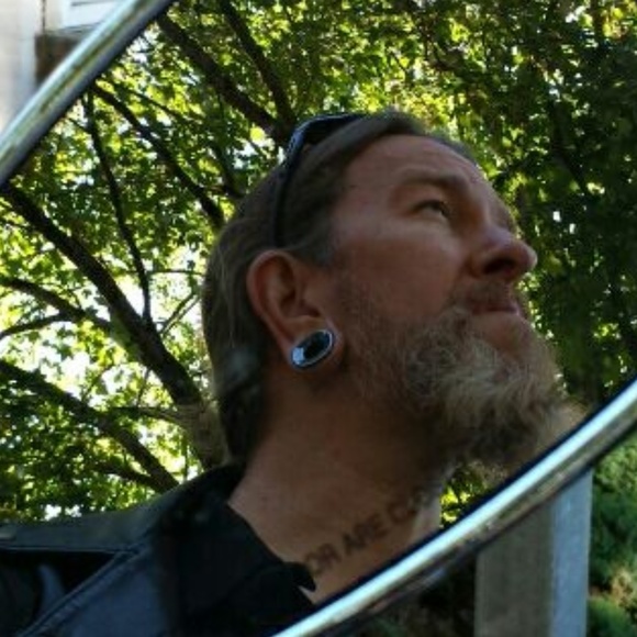 Meet your Posher, Robb - Picture 2 of 3